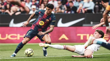 كانسيلو يضع بصمته بهدف برشلونة الخامس في شباك إشبيلية خلال المواجهة الأخيرة